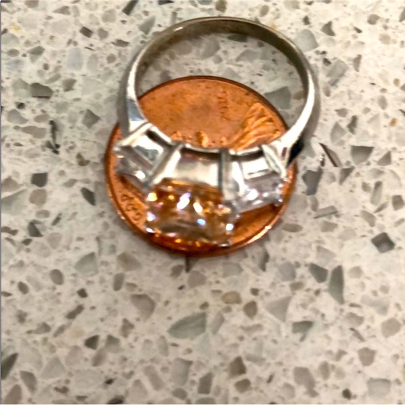 Ring Gorgezzzz bling light brown gem stone ring. - Picture 2 of 3